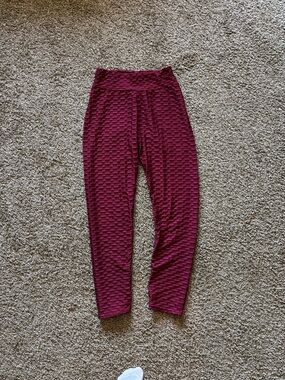 Textured High-Waist Leggings in Wine